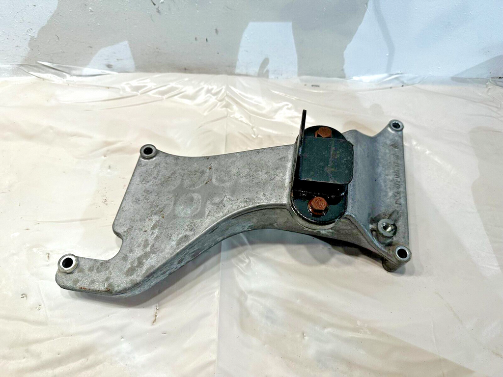 2014 dd15 frightliner - Engine Brackets (Alternator/Air Cleaner)