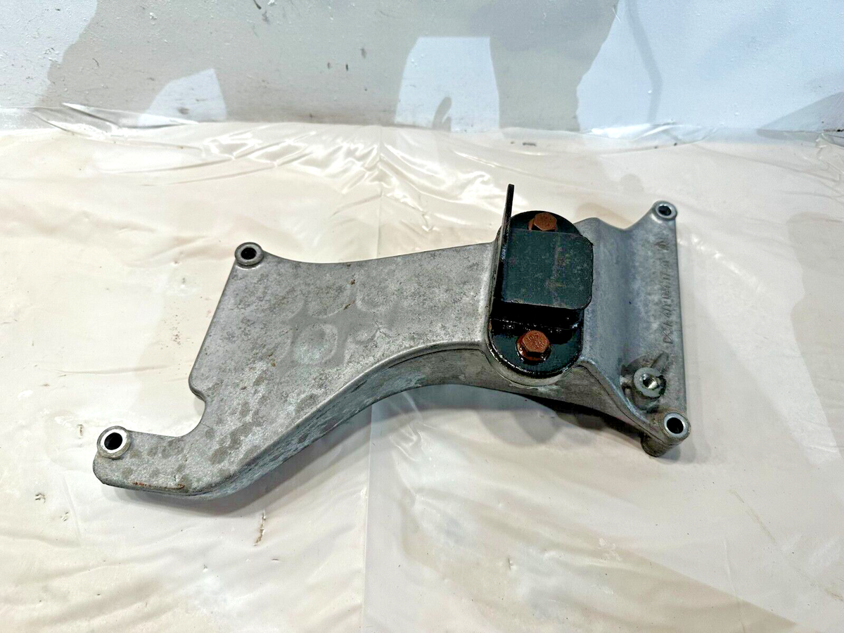 2014 dd15 frightliner - Engine Brackets (Alternator/Air Cleaner)
